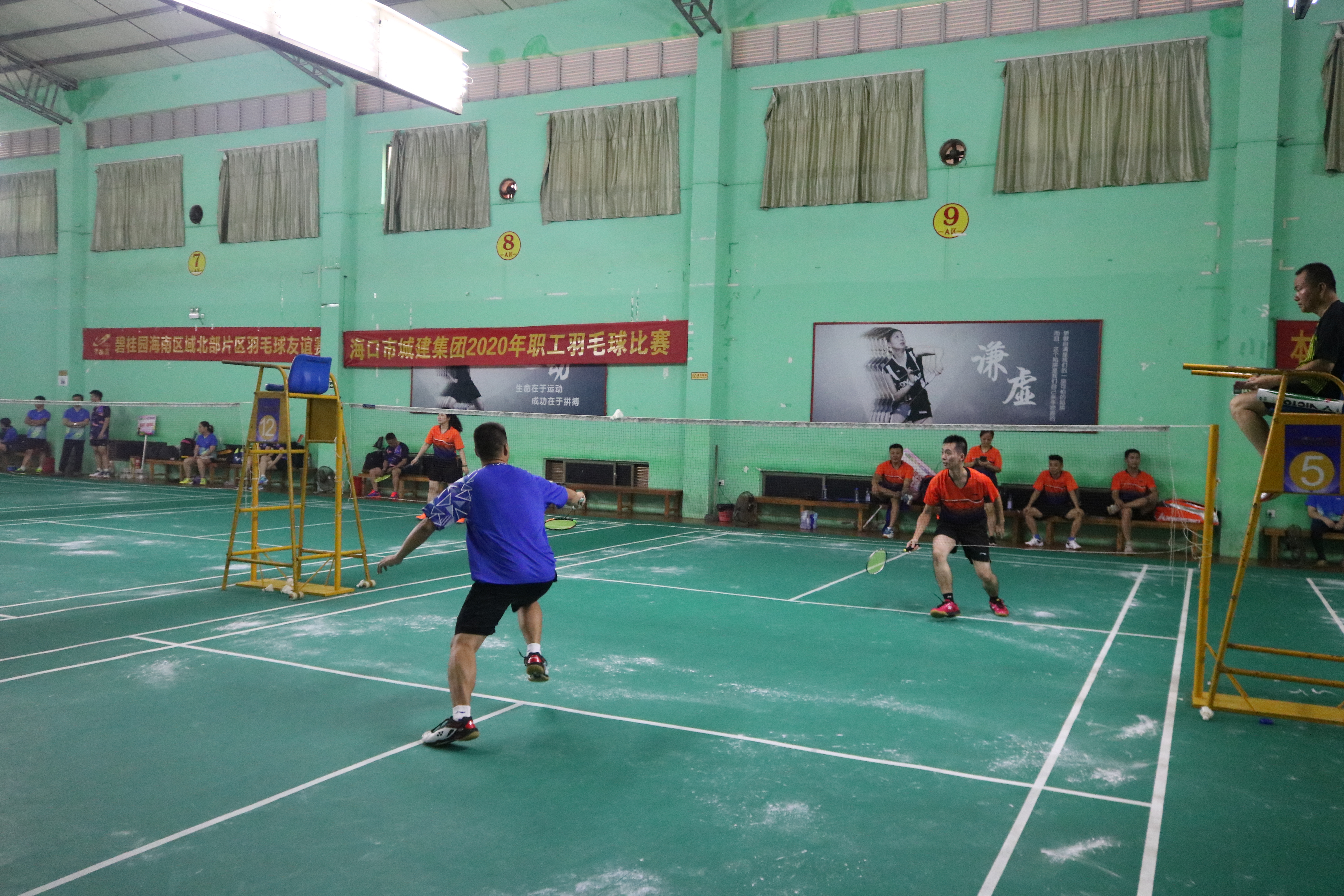 羽毛球比赛2.JPG