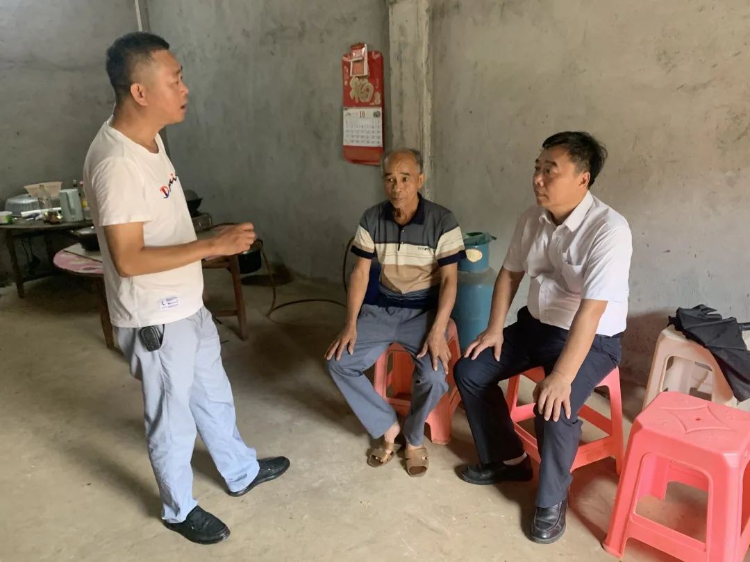 海口城建集团党委赴咸谅村调研巩固脱贫攻坚成果与乡村振兴有效衔接工作(改)(图2) 海口城建集团党委赴咸谅村调研巩固脱贫攻坚成果与乡村振兴有效衔接工作(图6).jpg