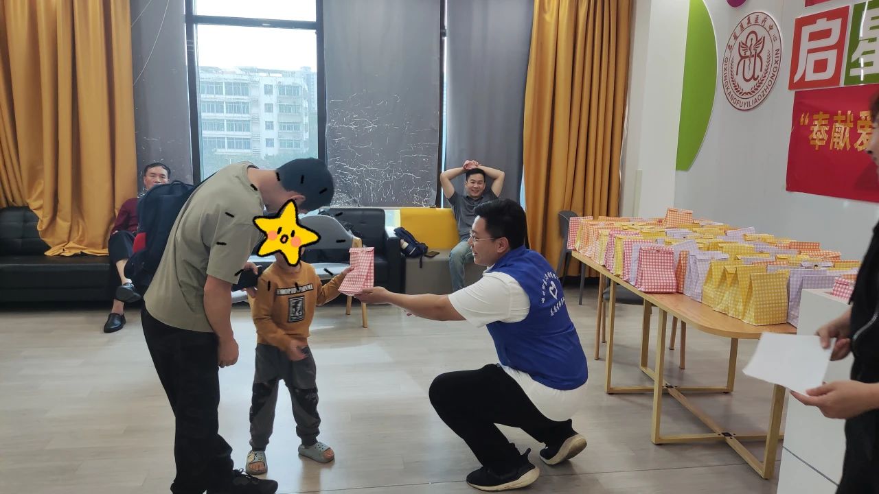 关爱“星星的孩子” 91成人
团委开展学雷锋主题活动(图3) 3.jpg