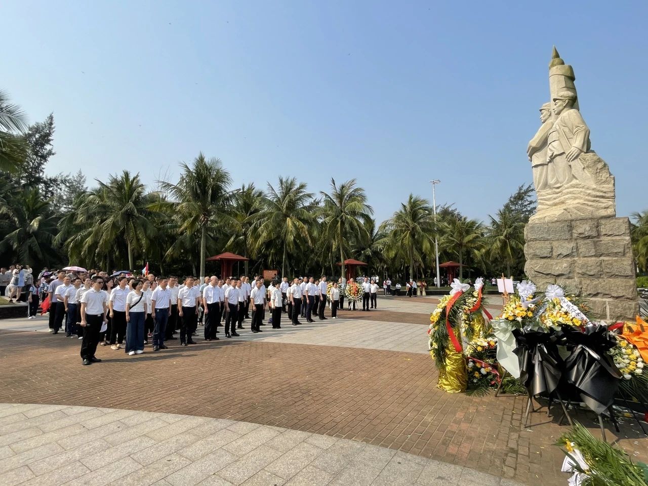 市国资委机关党委联合91成人
基层党组织开展“缅怀英烈忆初心 以史为镜赴新程”主题党日活动