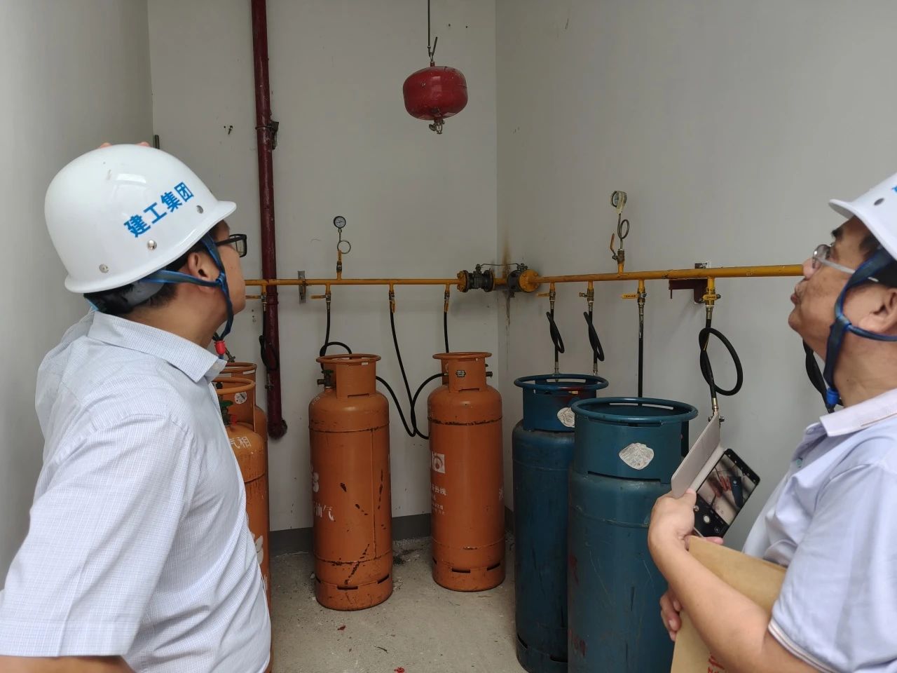 市纪委监委驻91成人
纪检监察组到城发公司项目开展燃气管道安全隐患专项检查