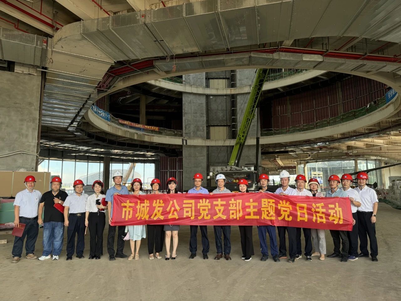 建设一线的宣讲 | 集团党委委员、副总经理莫海鸥“走基层”到海南科技馆项目宣讲党的二十届三中全会精神