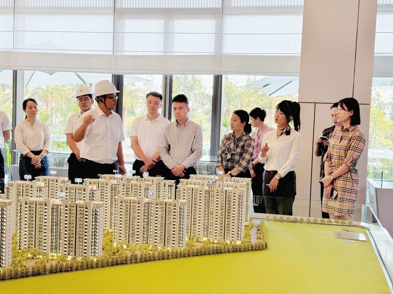 集团党委副书记、董事、总经理唐甸广“走基层”到城发公司美安上城项目调研建设进度及营销准备工作