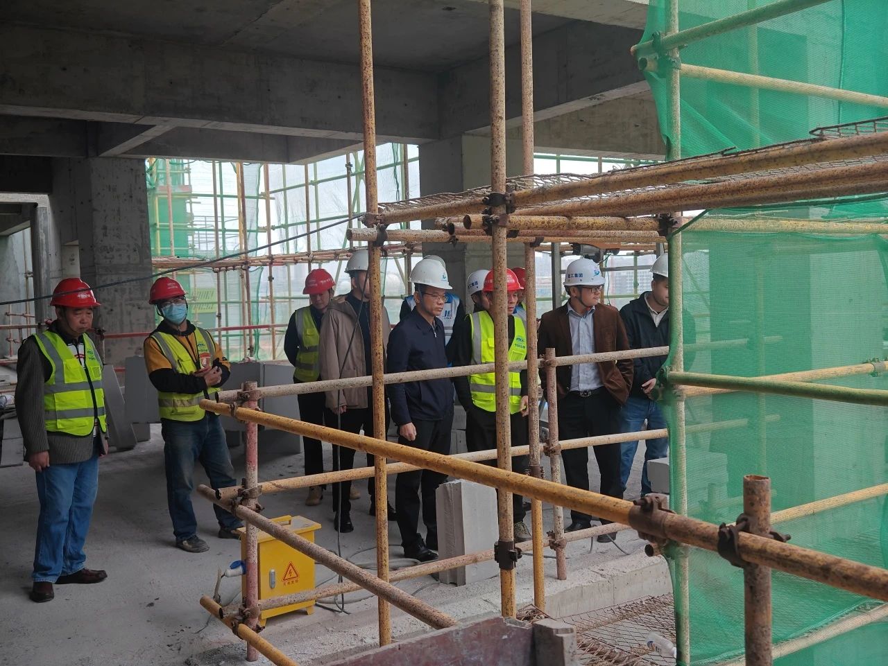 91成人
督查组赴梧桐学校项目督查“春节”前安全生产工作