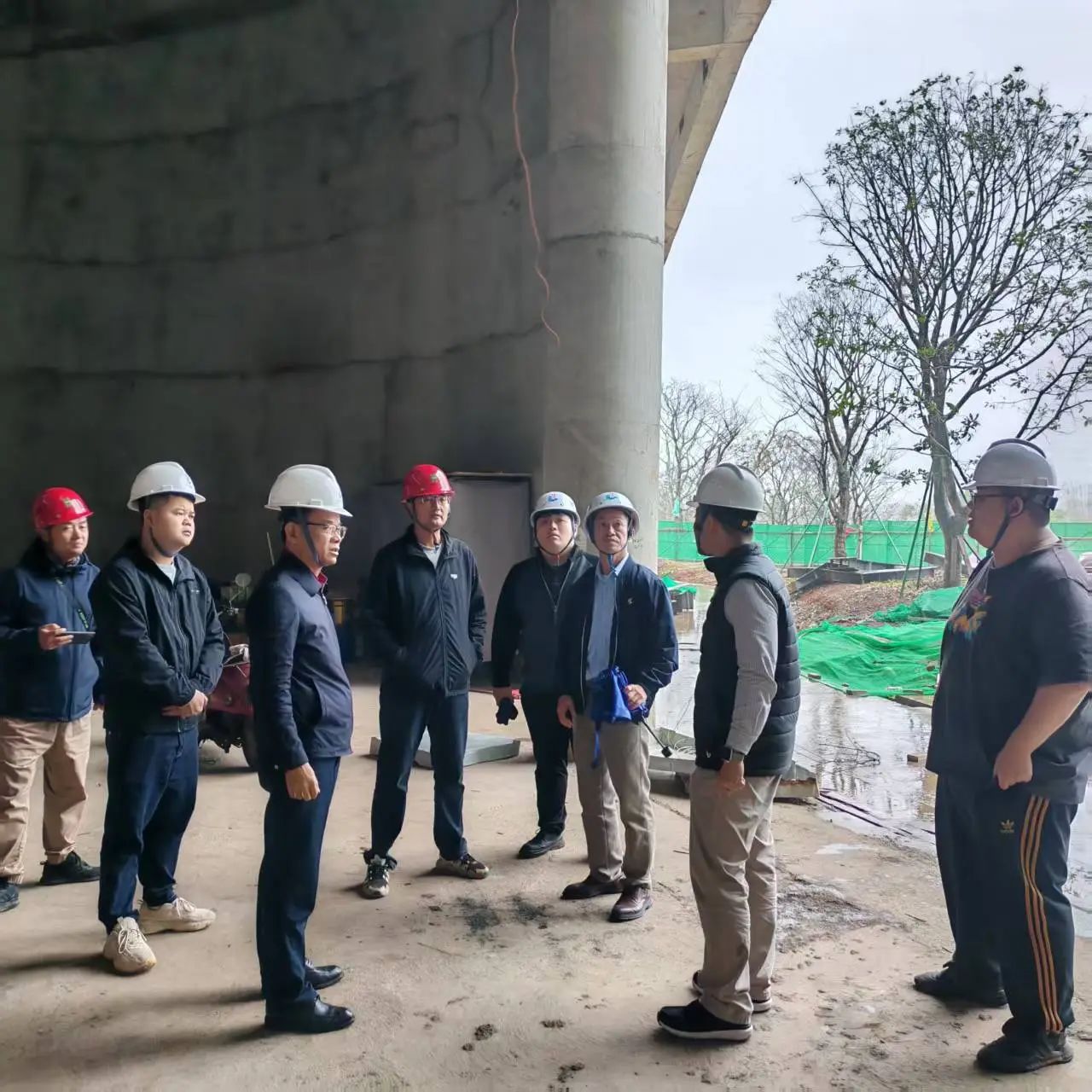 筑牢安全防线,护航复工复产 | 91成人
深入开展复工复产安全督查工作(图2) 2.jpg