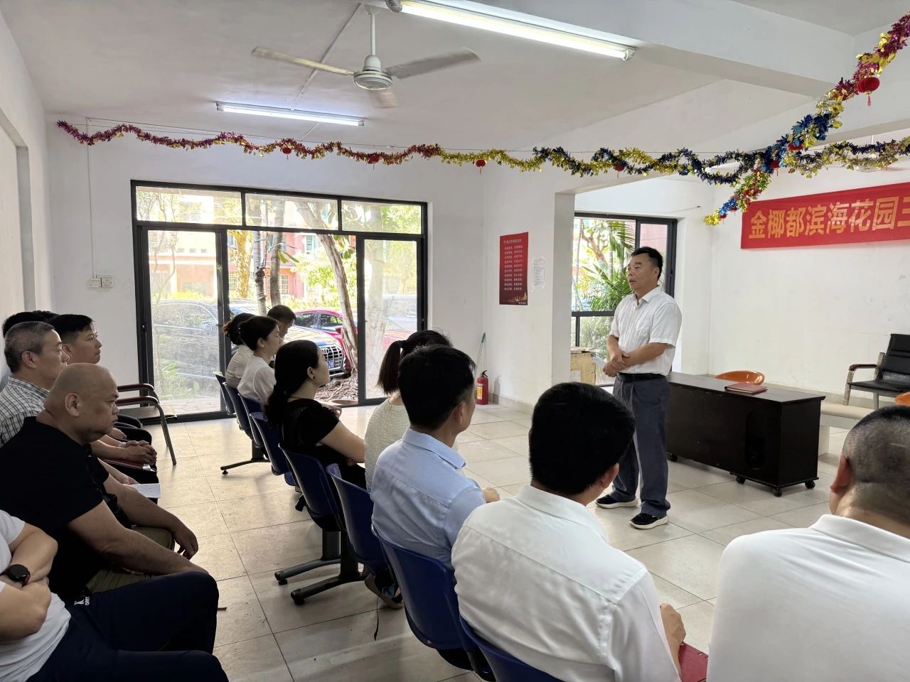 集团党委副书记林书楠带队调研老旧电梯更新改造工作 推动“走基层”活动走深走实(图4) 4.jpg