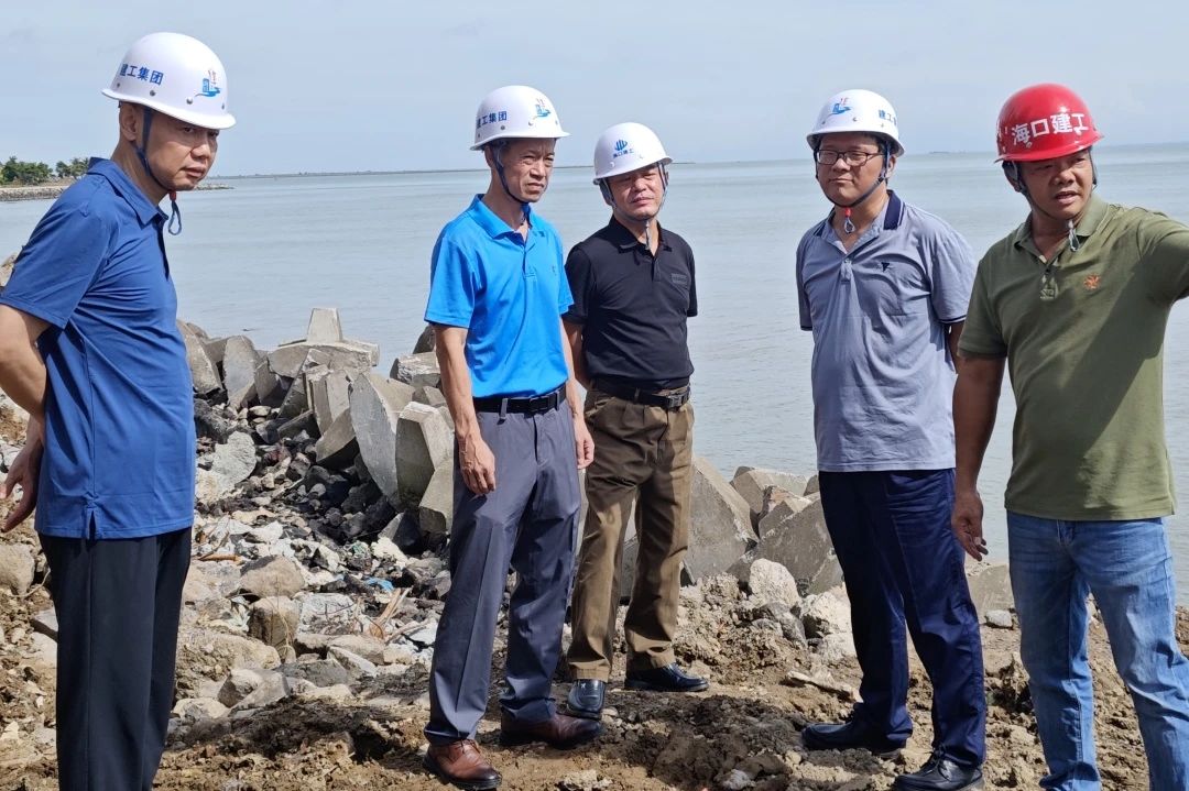 集团党委委员、副总经理莫海鸥“走基层”督查海口市岸线基础设施灾后应急修复工程安全生产工作